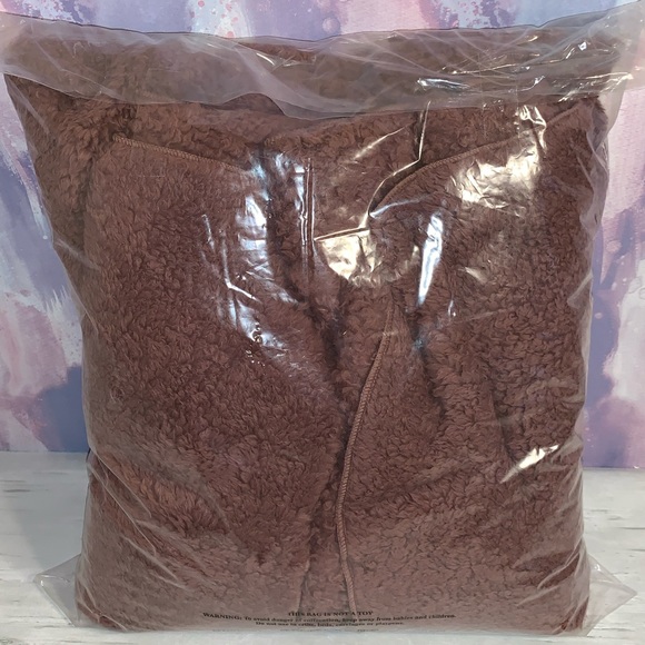 ⭐️⭐️ VS PINK Sherpa Cardigan⭐️⭐️ - Picture 4 of 4